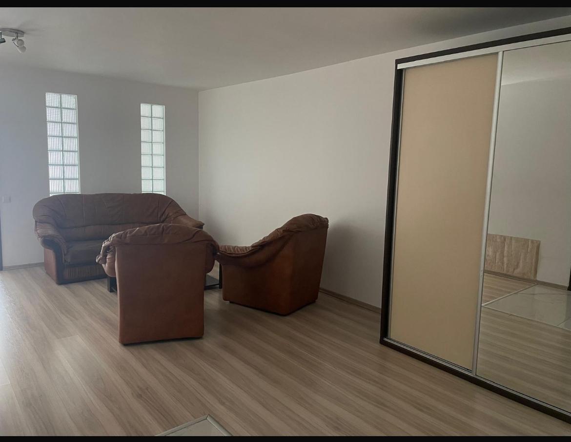 INCHIRIAT  350 EURO